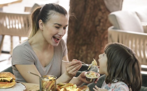Περισσότερη στήριξη για τις οικογένειες με μικρά παιδιά